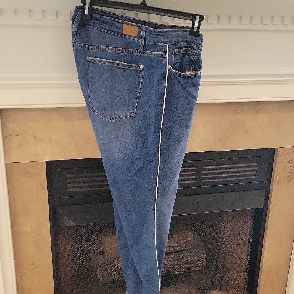 Judy Blue Mid-Wash Denim with Side White Trim - Picture 5 of 7